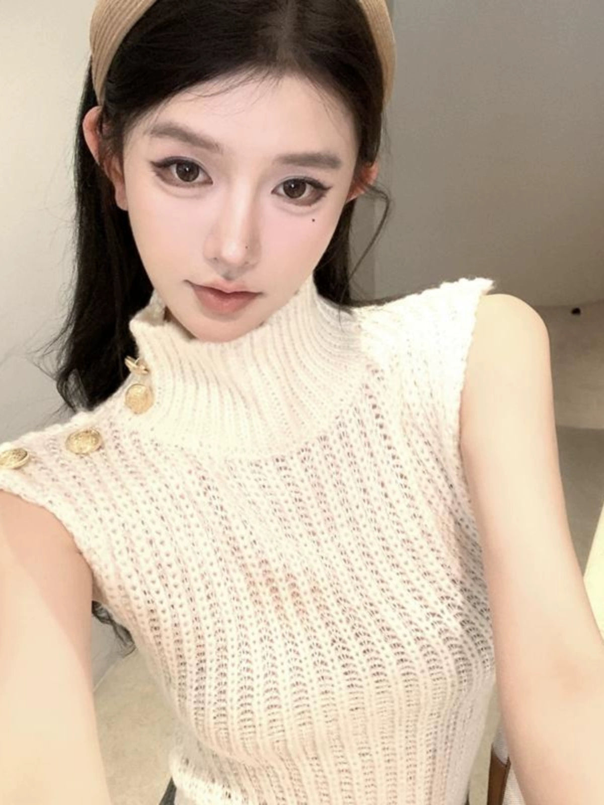 [Xiao Baili] knitted sweater women's autumn off-white French temperament sleeveless pullover base sweater small fragrance new style