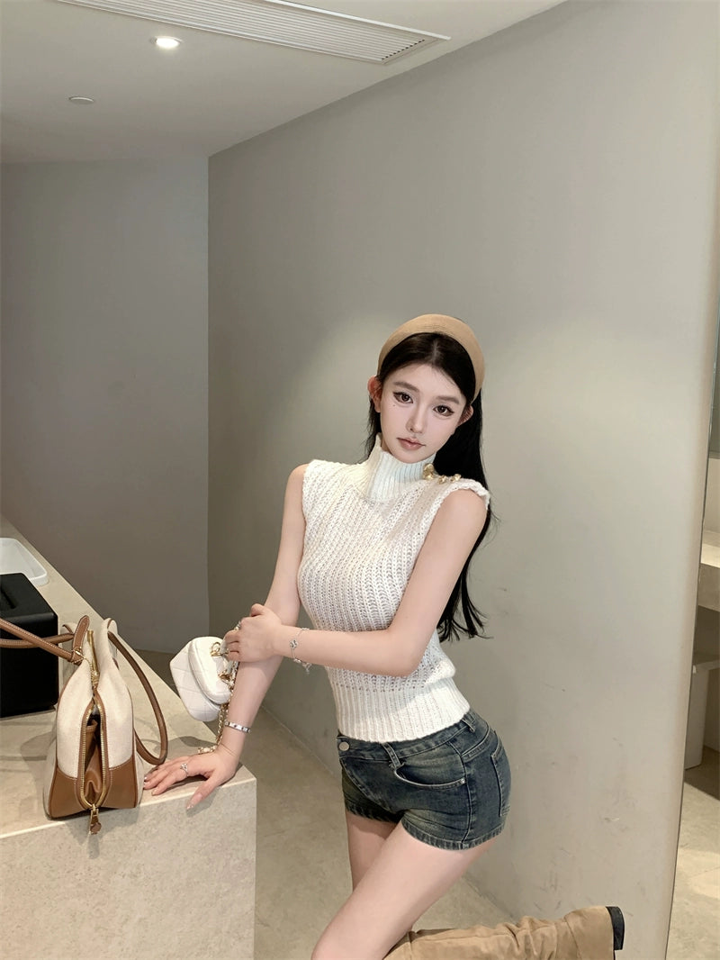 [Xiao Baili] knitted sweater women's autumn off-white French temperament sleeveless pullover base sweater small fragrance new style