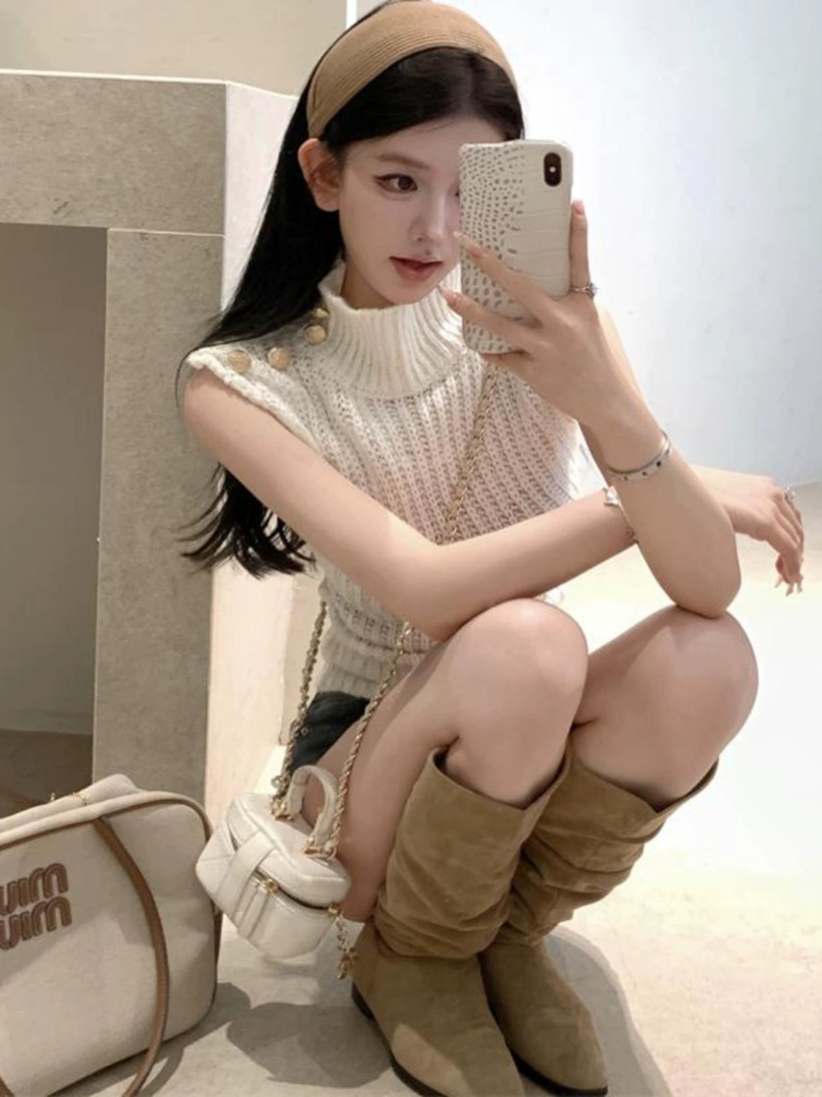 [Xiao Baili] knitted sweater women's autumn off-white French temperament sleeveless pullover base sweater small fragrance new style