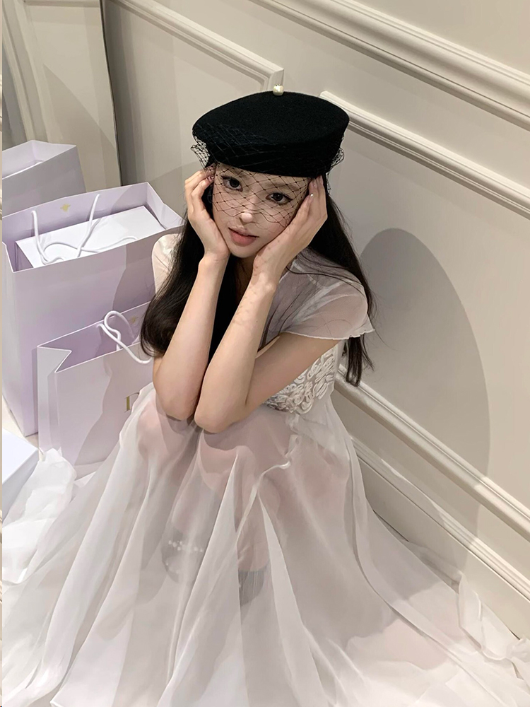 High-end customization! French Hepburn-style mesh pearl beret, feminine temperament, daughter, celebrity, woolen bud hat